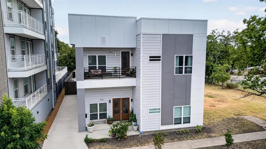 416 W 10th Street