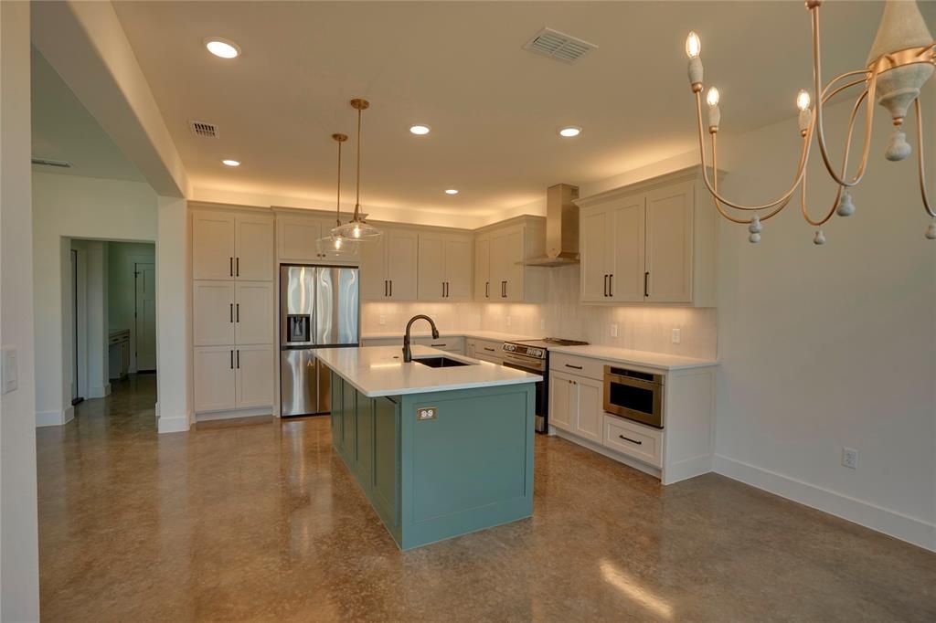 Photo of 209 Cardinal Woods Court, Granbury, TX 76049 (MLS # 21174297)