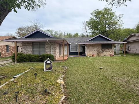 Photo of 1817 W Belden Street, Sherman, TX 75092 (MLS # 21222861)