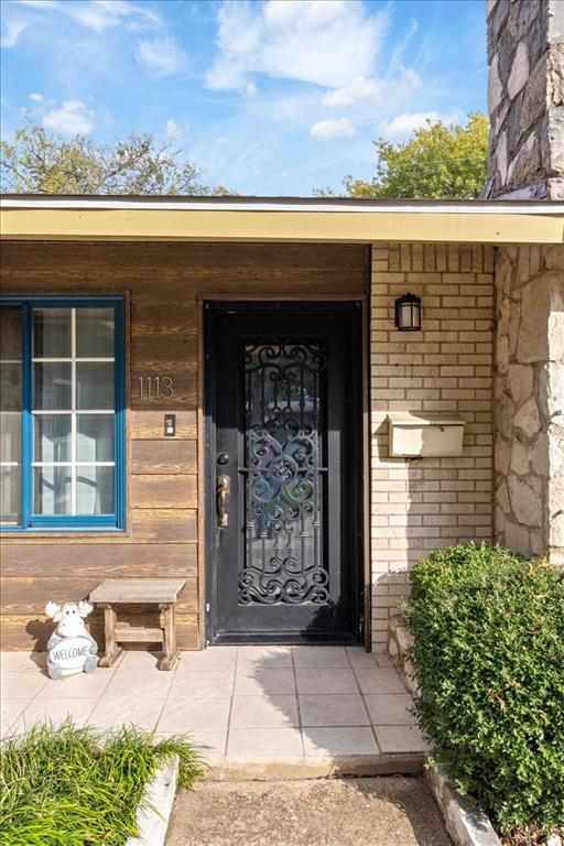 1113 Edwards Court S