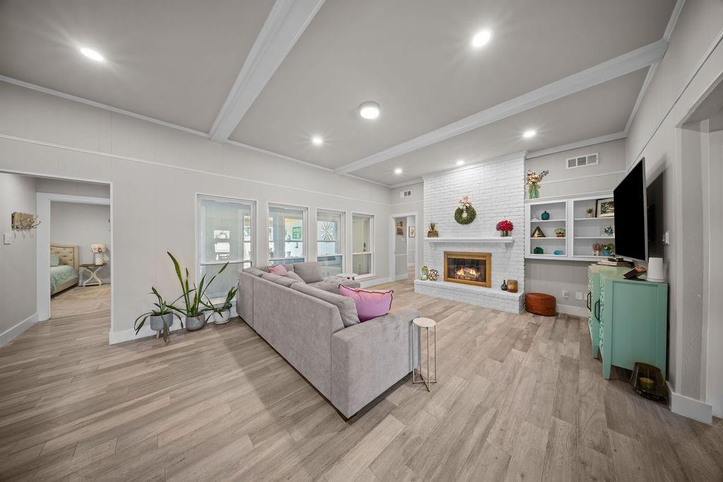 900 E Spring Valley Road