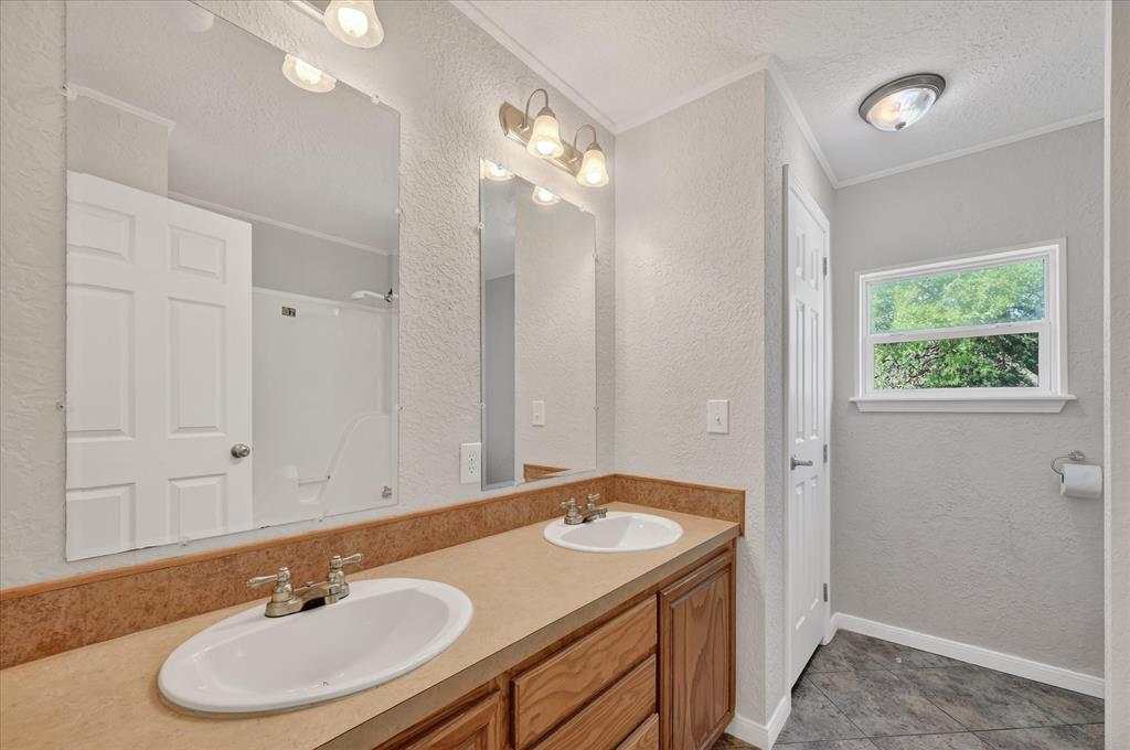 TR 15 AB 107 T BOX SUR TR 15 - Residential