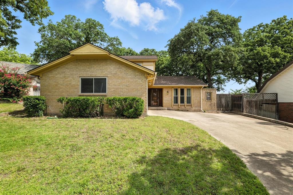 909 Brestol Court W