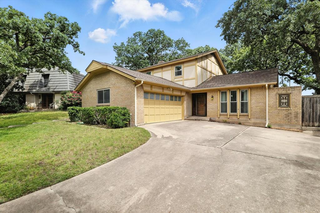 909 Brestol Court W