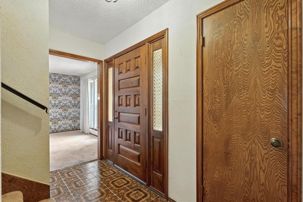 909 Brestol Court W