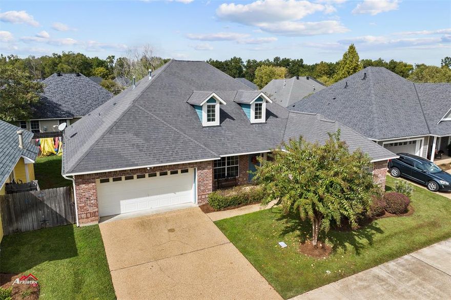 Want to live in a gated community with security gates 24-7?  Then The Haven is the place for you!  This cute home has pretty hardwood flooring throughout!  Living room with fireplace open to the formal dining room and kitchen.  Kitchen has breakfast bar, granite countertops, and tumbled stone backsplash.  This home features unique ceiling trays throughout and extra crown mouldings that give it a custom look.  Large master bedroom has a bay window, a large walk-in closet and en suite bath with a garden tub, separate stall shower, dual sinks, granite countertops and is spacious too!  The Hall bath has a shower-tub combo for guests.  The other two bedrooms are located close to the hall bath and they feature hardwood flooring and lots of light.  Step outside to your covered patio, and enjoy the privacy of the fully fenced backyard!  This is truly a great community to live in!  Safe and secure and no front yard maintenance!!!  Come take a look at this listing!