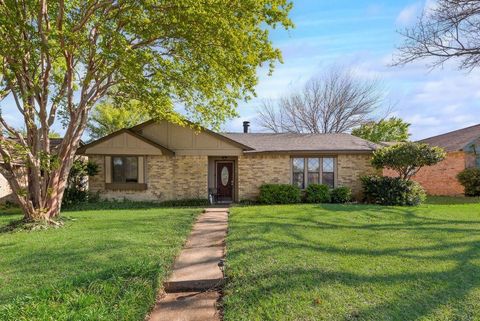 Photo of 708 Shady Creek Trail, Mesquite, TX 75150 (MLS # 21229518)