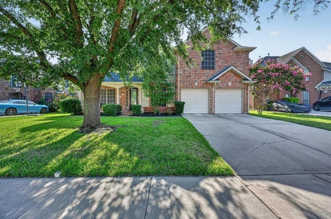 Photo of 305 Victory Lane, Mansfield, TX 76063 (MLS # 21311161)