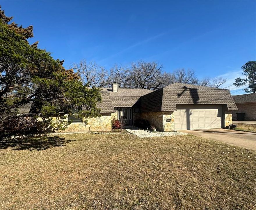 Great Investment Opportunity. Bring your decorating ideas to this beautiful stone home that sits on a large lot in DeCordova Bend. Kitchen has granite countertops and plenty of cabinet space. Open floor concept with a large living area with a stone wood burning fireplace. A flex room to the backyard could be turned into a 3rd bedroom or nice office. The home sits on a large lot with mature trees and a storage shed and the garage has room for a golf cart or a nice size storage room. DeCordova Bend has lots of amenities, golf course, club house, community swimming pool, security, gated community, with marina and lake Granbury access.