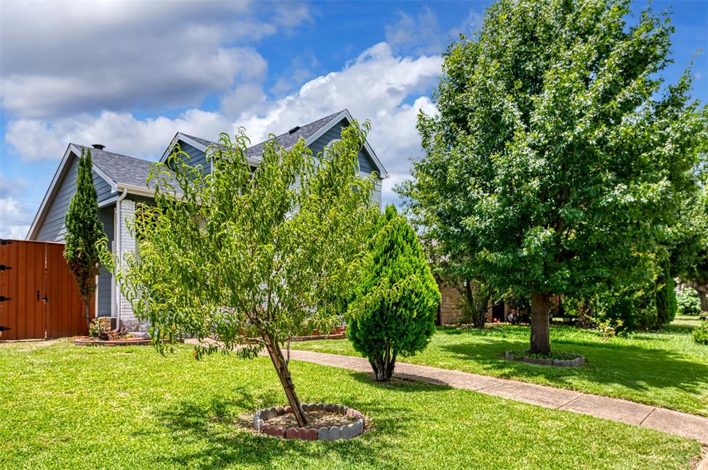 10427 Woodleaf Drive