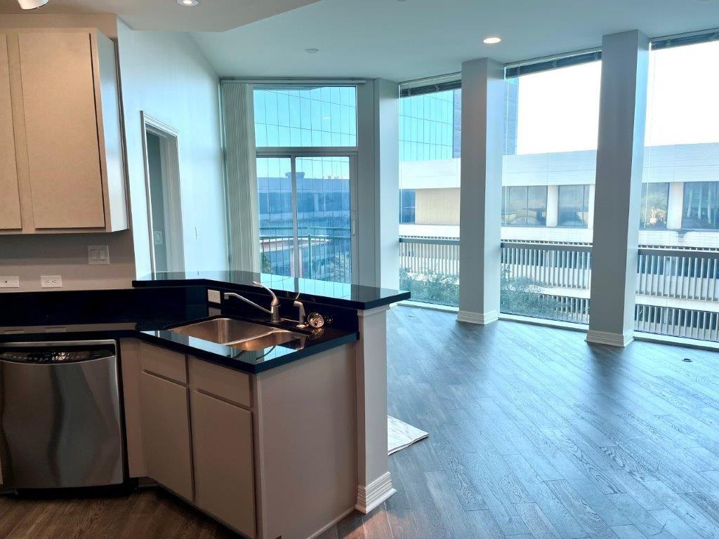 Tower Residential II Condo - Residential Lease