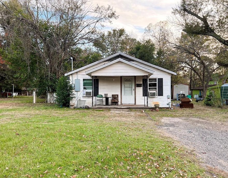 Need A Start? Frame 2 bedroom 1 bath first home or perfect addition to your rental portfolio. Interior: laminate and carpet floorings, kitchen-dining combo. Great location close to school, shopping, & grocery store. Motivated Seller - Begin Here!