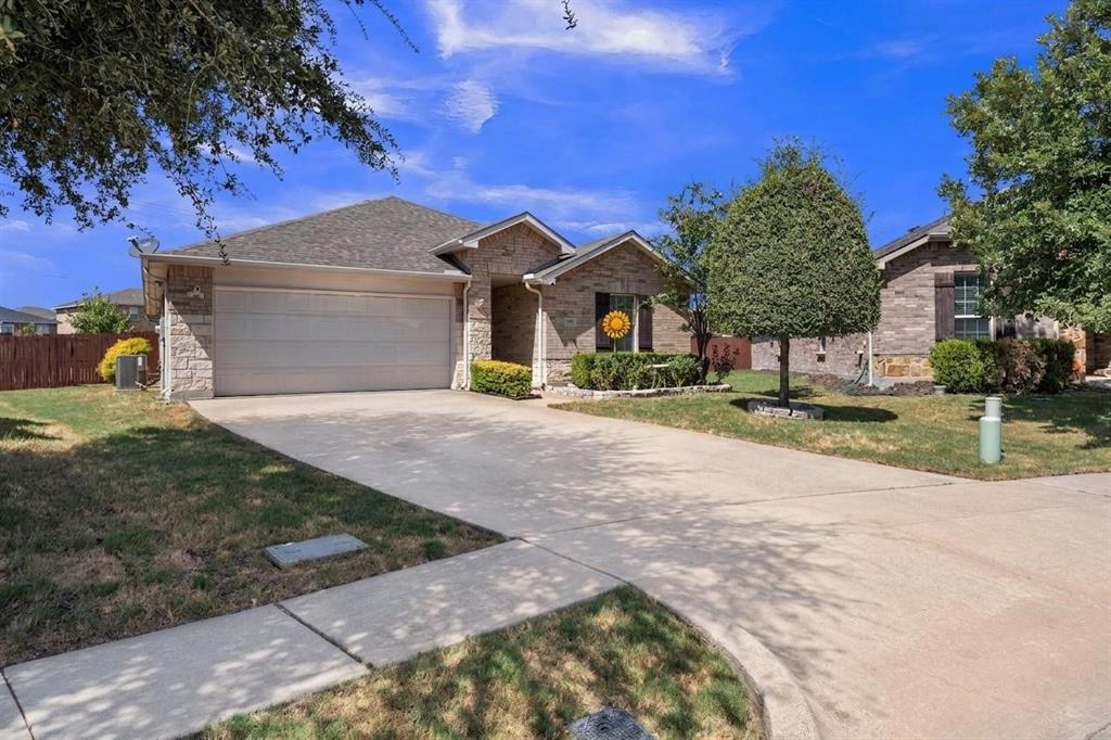 Photo of 709 Denali Drive, Arlington, TX 76002 (MLS # 21374976)