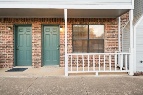 Photo of 929 W Hickory Street #A15, Denton, TX 76201 (MLS # 21384300)