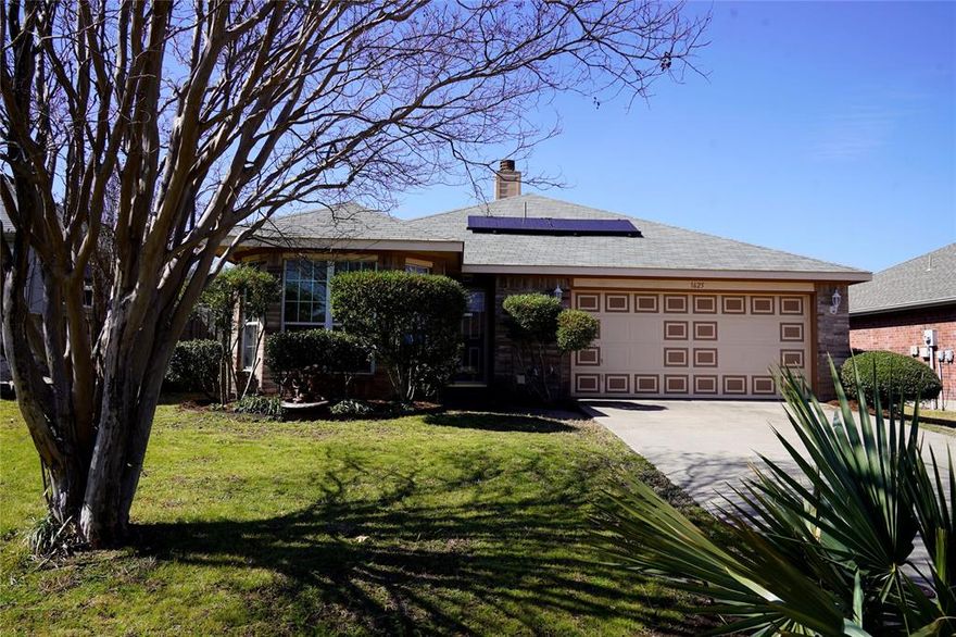 Charming 3-Bedroom Home for Lease in Royse City! This home is nestled in a peaceful Royse City neighborhood. Offering both style and convenience. Spacious living area, Well-appointed kitchen with plenty of storage, Comfortable primary suite with en-suite bath, and Two additional bedrooms ideal for family, guests, or a home office.  Expansive backyard perfect for outdoor gatherings or relaxation.  Conveniently located near shopping, dining, and major highways.  This home offers the perfect blend of comfort and practicality, making it an ideal place to call home. The 27 solar panels provide eco-friendly living and help lower electricity costs.  Actual savings vary based on usage, service plan, and weather. Enjoy sustainable comfort and more value while renting.

Don’t miss out — schedule your private showing today!