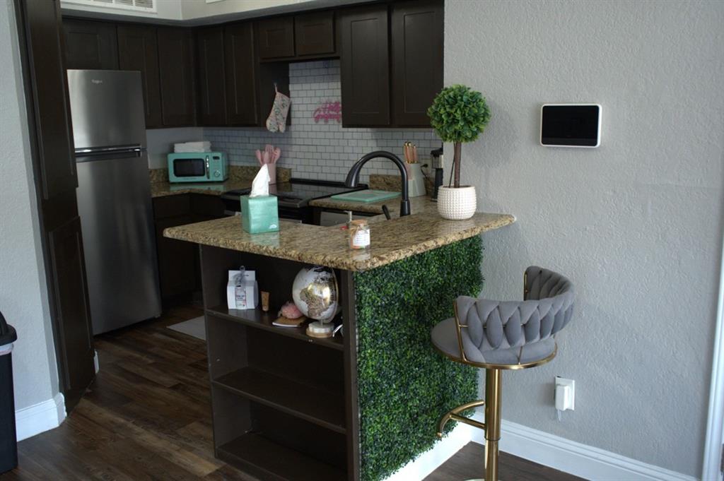 Arlington Oaks Condo - Residential