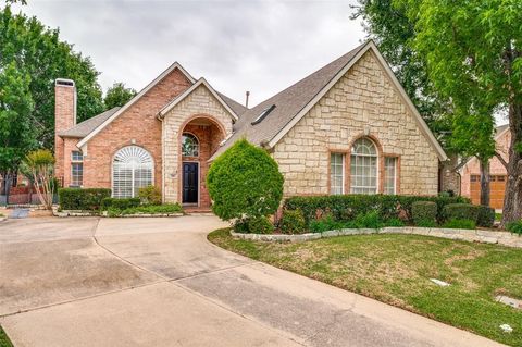 Photo of 306 Heatherwood Drive, Irving, TX 75063 (MLS # 21212234)