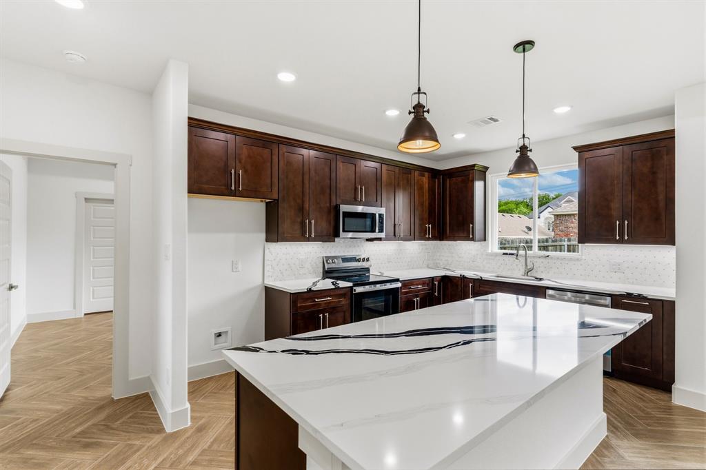 2125 Steepleridge Circle