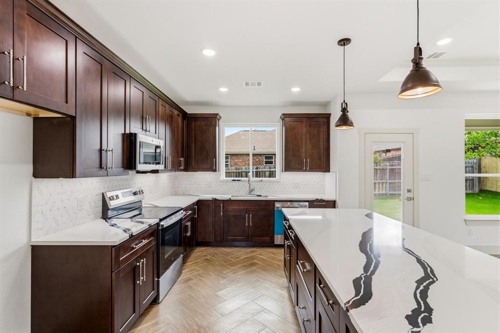 2125 Steepleridge Circle