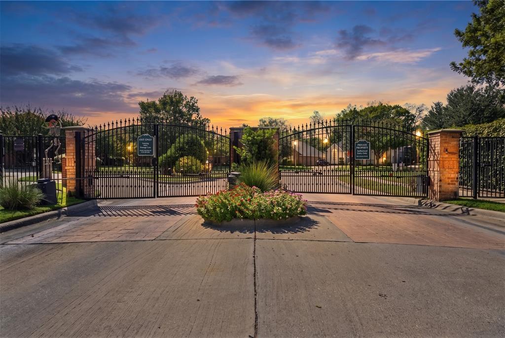 5589 Greenview Court