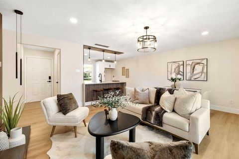 Photo of 933 Wandering Way Drive, Allen, TX 75002 (MLS # 21258382)