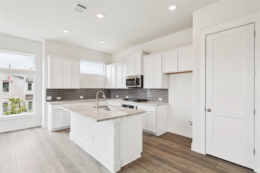 917 Meadowcrest Drive