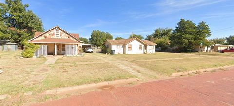 1608 Backus Street Paducah TX 79248