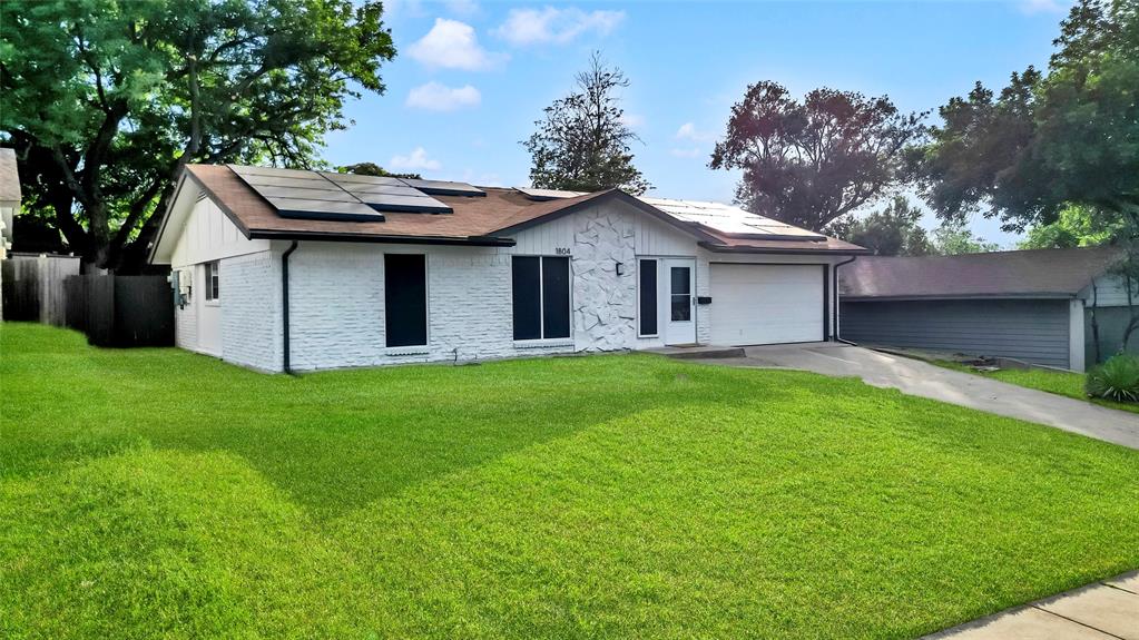 1804 Fernwood Circle