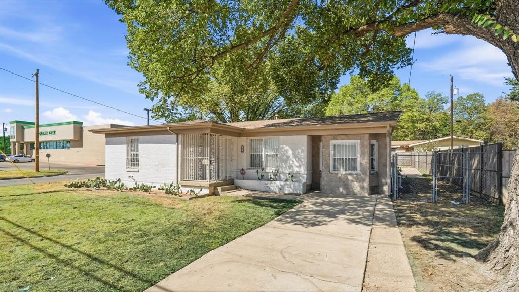 3008 Miller Avenue