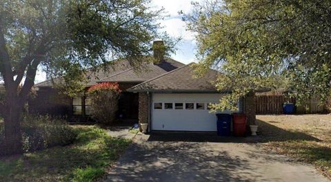 Photo of 909 Westgate Dr, Farmersville, TX 75442 (MLS # 21172274)