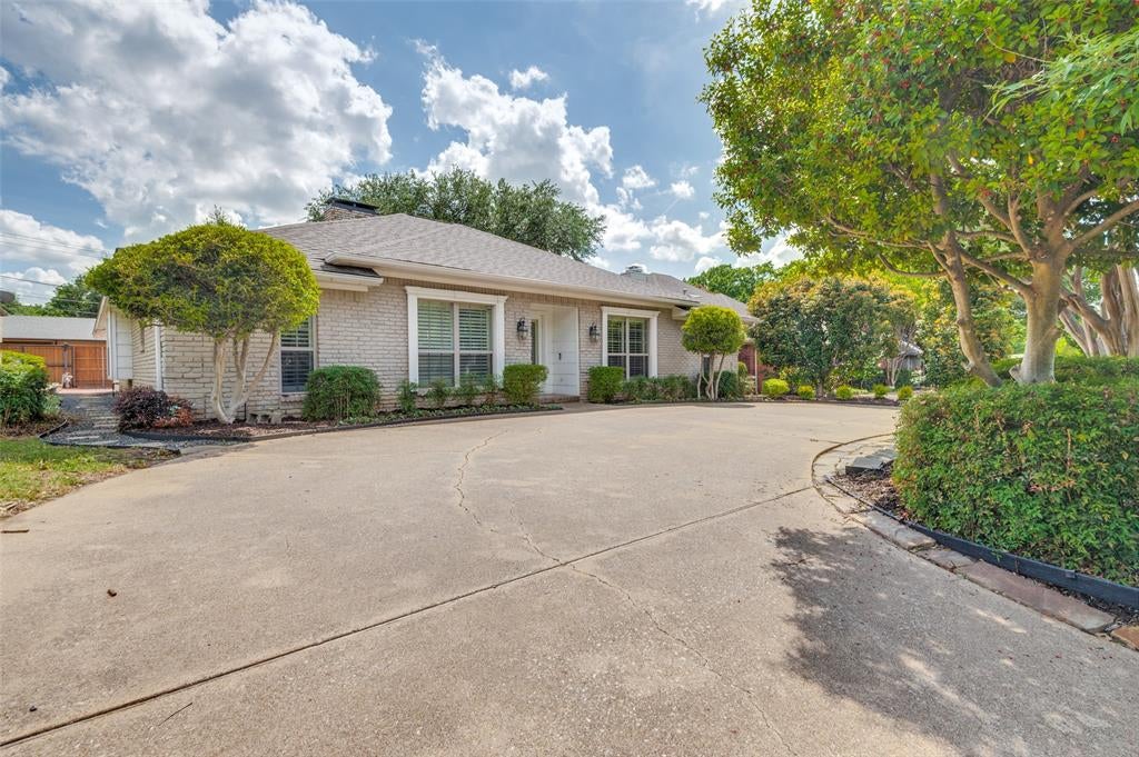 5322 W Mockingbird Lane