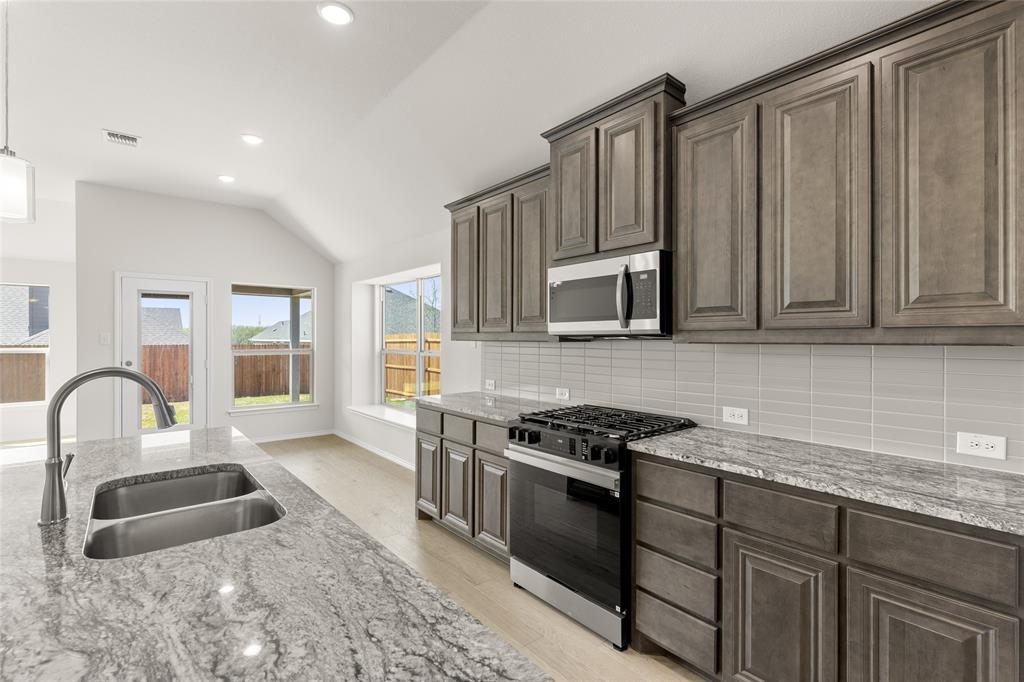 1008 Pineview Lane