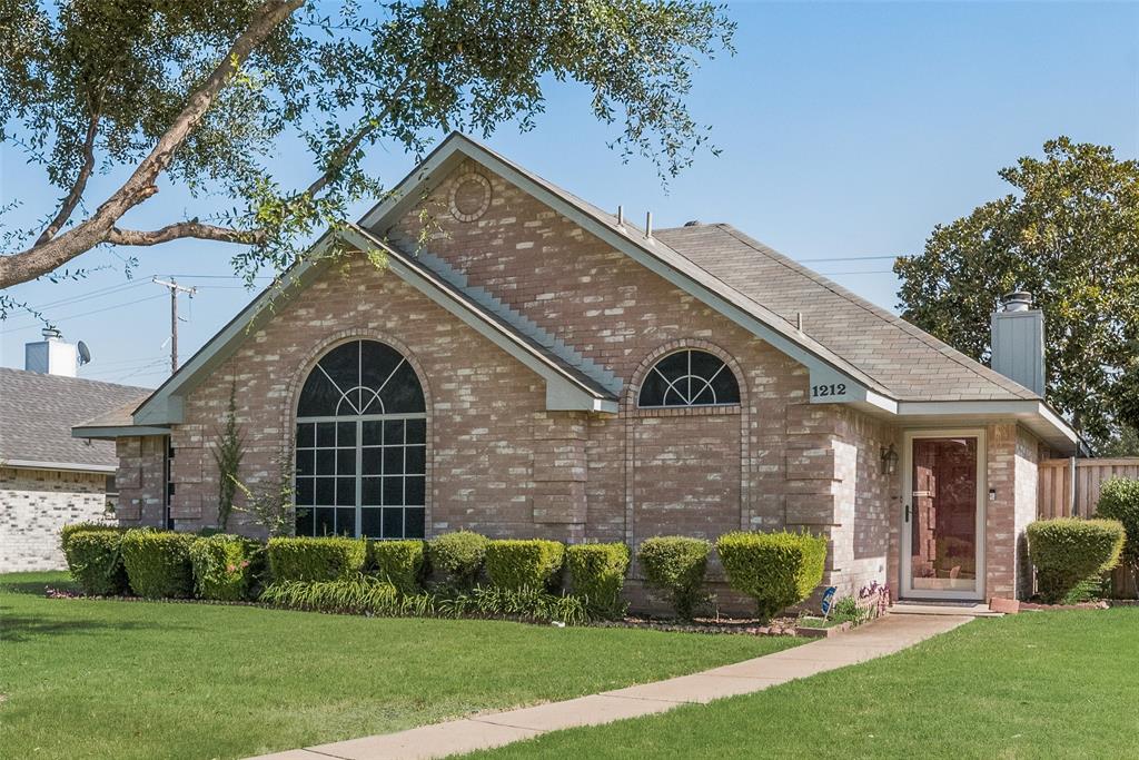 1212 Old Knoll Drive
