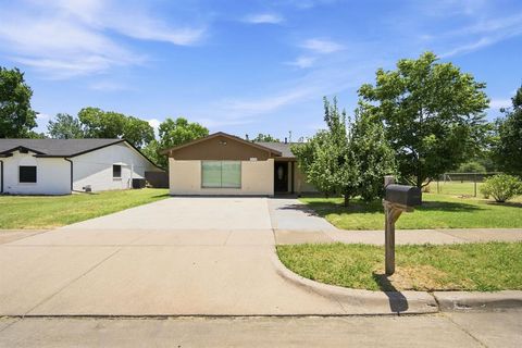 Photo of 5420 Galway Lane, North Richland Hills, TX 76180 (MLS # 21326126)