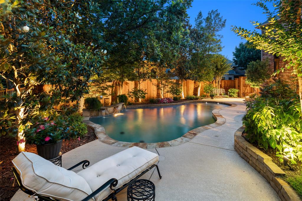 901 Crestmoor Drive