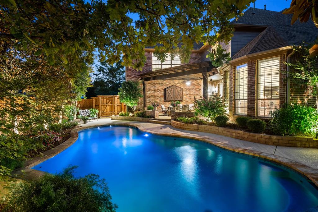901 Crestmoor Drive