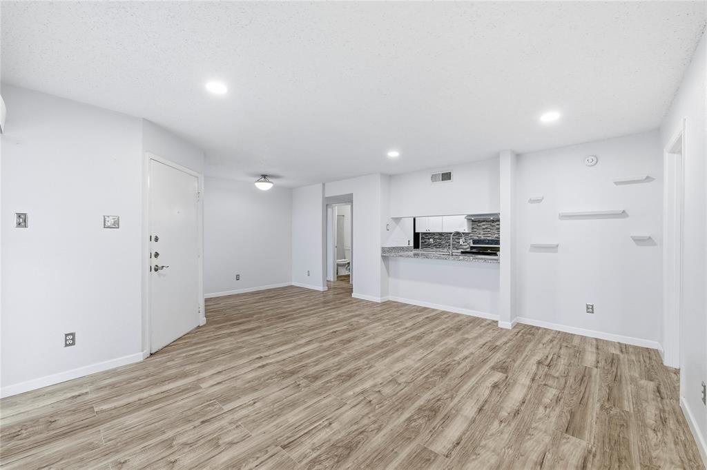 Creekbend Condo Ph 01-06 - Residential Lease