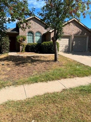 12513 VIEWPOINT LN, BURLESON, TX 76028 - Image f56140a5e7df3de5d9957a03cd2d24ee/574461523
