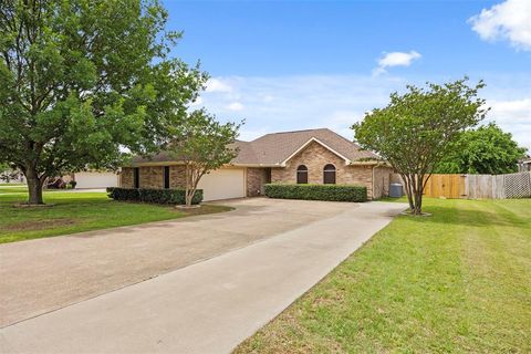 Photo of 225 Cobblestone Circle, Red Oak, TX 75154 (MLS # 21253796)