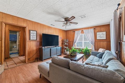 518 Red bud Lane Cockrell Hill TX 75211