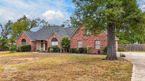 Photo of 10571 Norris Ferry Road, Shreveport, LA 71106 (MLS # 21403526)