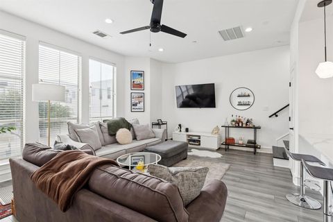 2100 N Fitzhugh Avenue D Dallas TX 75204