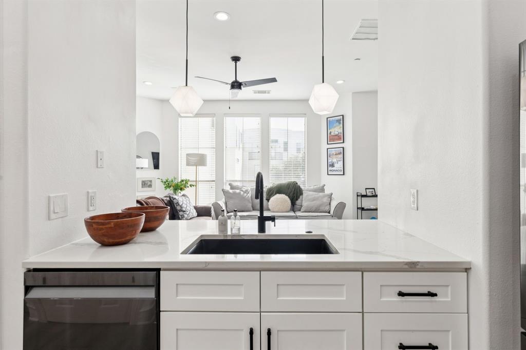 2100n Fitzhugh Condos - Residential