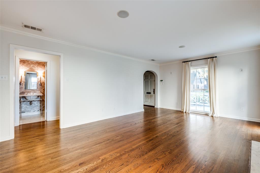 4664 Livingston