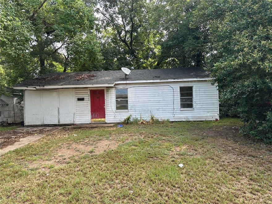 This 2-bedroom, 2-bathroom home offers 1,236 sq. ft. of living space and is an investment opportunity that will need renovations. It can be sold individually or as part of a 4 home, 2 lot -property investment package. Sold as-is, with no repairs by the seller. MLS Package: 
21026442, 21025681, 21026901, 21025313, 21026460, 21025814