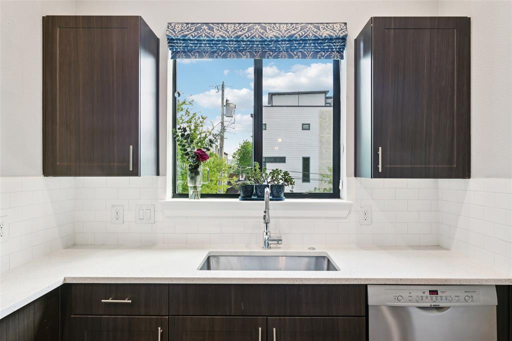 4407 Munger Avenue Condominiums - Residential