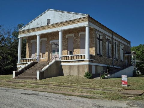 506 Sanders Street Bowie TX 76230