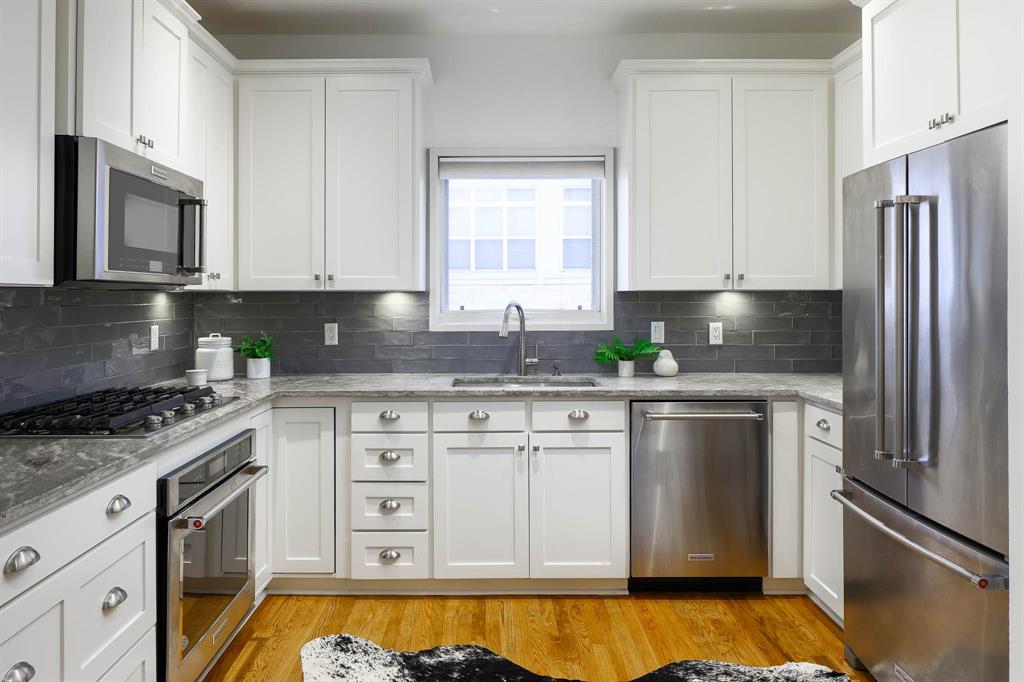 2910 Woodside Street