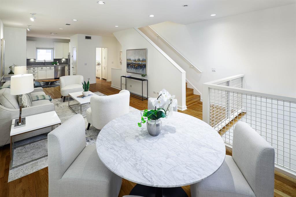 2910 Woodside Street