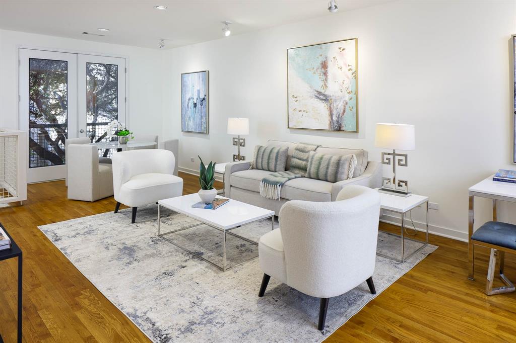 2910 Woodside Street